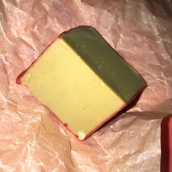Lush’s (discontinued version) of Avacodo co wash solid shampoo - Picture 3 of 3